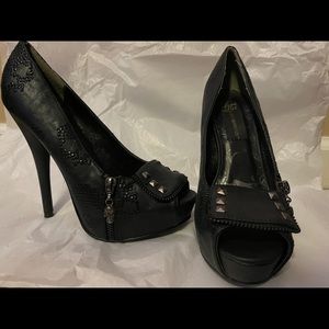 Black skull heels
